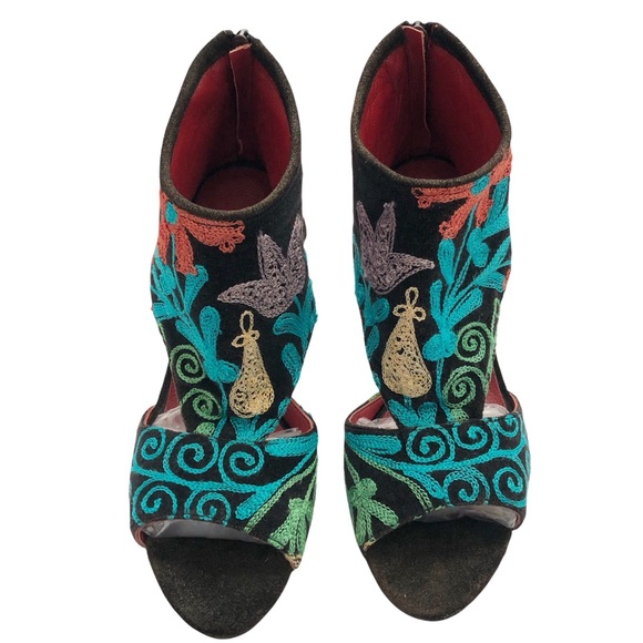 NEW Artemis Black Velvet Floral Embroidered Cutout Platform Heels 40